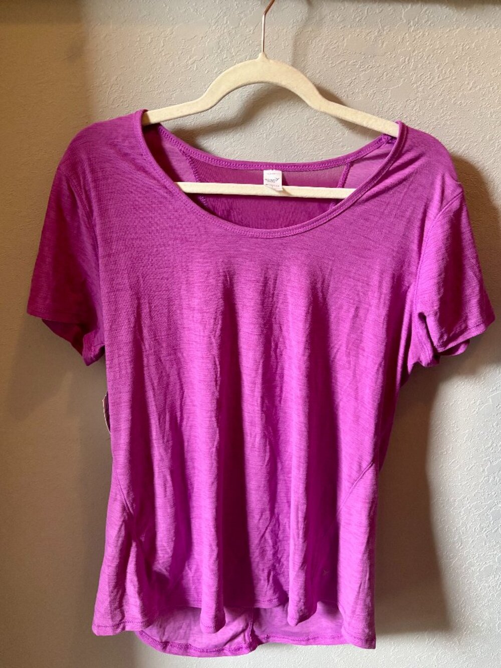 Old Navy women's athletic tee